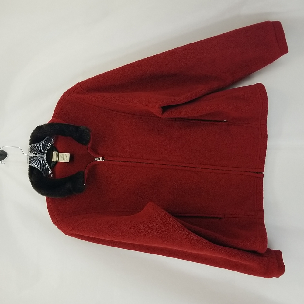 L.L. BEAN BURGANDY FULL ZIP FLEECE JACKET W/ FAUX FUR COLLAR & ZIPPERED POCKETS